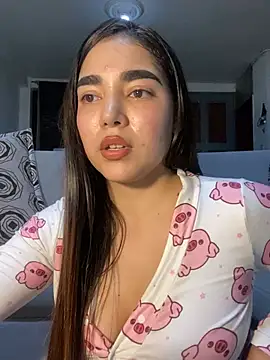 Snapshot of DulceChloe99 chatting on April 2026 06:19:01 AM DulceChloe99 online show from April 2026 06:19:01 AM