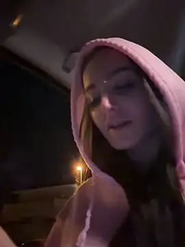 Snapshot of Zeyna1 chatting on December 2024 10:44:02 PM Zeyna1 online show from December 2024 10:44:02 PM