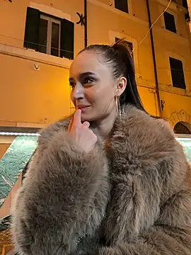 Snapshot of Zeyna1 chatting on December 2024 11:05:02 PM Zeyna1 online show from December 2024 11:05:02 PM