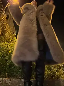 Snapshot of Zeyna1 chatting on December 2024 11:28:01 PM Zeyna1 online show from December 2024 11:28:01 PM