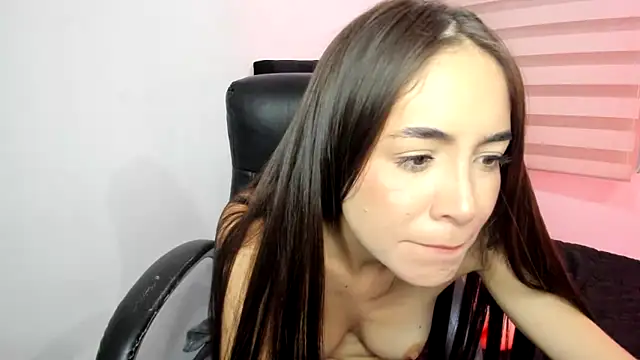 Snapshot of CristinaLaurentt chatting on February 2025 02:28:01 AM CristinaLaurentt online show from February 2025 02:28:01 AM