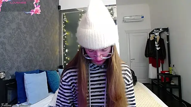 KateJonson online show from October 2025 06:20:02 AM