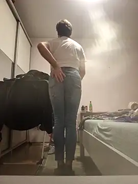 Snapshot of HouseOfCums chatting on October 2025 03:42:01 AM HouseOfCums online show from October 2025 03:42:01 AM