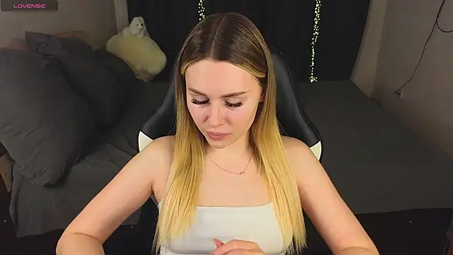 Snapshot of Alenca_hot_sex chatting on February 2025 03:03:01 PM Alenca hot sex online show from February 2025 03:03:01 PM