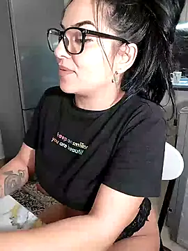 Snapshot of hot-babygirl chatting on February 2025 01:04:02 AM hot-babygirl online show from February 2025 01:04:02 AM