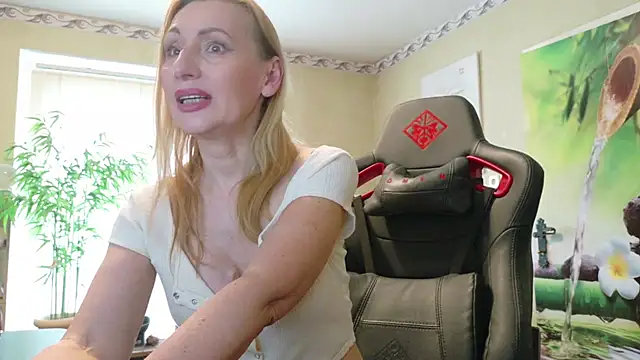 HotLana69 online show from April 2026 04:32:01 PM