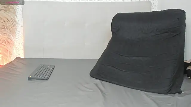 Azahara Amin  online show from March 2025 02:47:01 PM