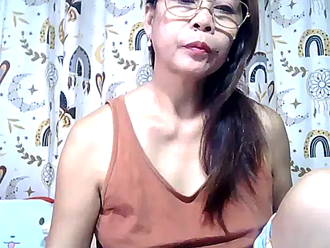 Snapshot of urwife_tobe chatting on March 2026 07:19:01 PM urwife tobe online show from March 2026 07:19:01 PM