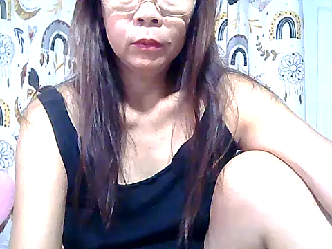 Snapshot of urwife_tobe chatting on April 2026 08:04:01 PM urwife tobe online show from April 2026 08:04:01 PM