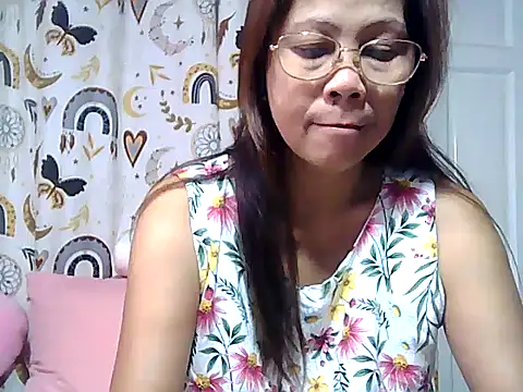 Snapshot of urwife_tobe chatting on April 2026 09:17:02 PM urwife tobe online show from April 2026 09:17:02 PM