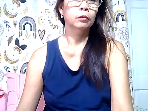 Snapshot of urwife_tobe chatting on April 2026 09:28:02 PM urwife tobe online show from April 2026 09:28:02 PM