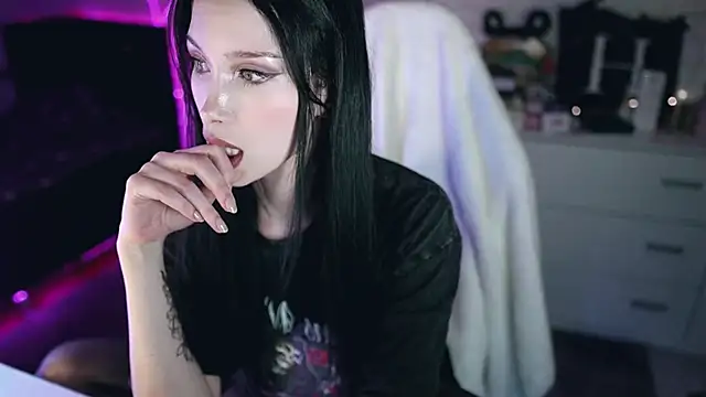 Snapshot of _Uindi_ chatting on December 2024 07:39:02 PM  Uindi  online show from December 2024 07:39:02 PM