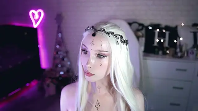 Snapshot of _Uindi_ chatting on February 2025 08:23:02 PM  Uindi  online show from February 2025 08:23:02 PM