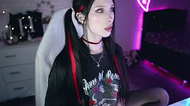 Snapshot of _Uindi_ chatting on March 2025 10:02:02 PM  Uindi  online show from March 2025 10:02:02 PM