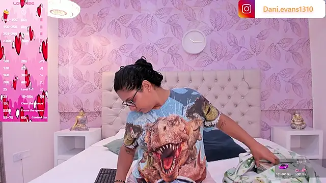 DanielleEvans  online show from February 2025 11:29:02 AM