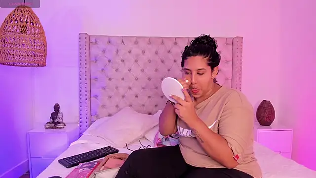 DanielleEvans  online show from March 2025 11:18:02 AM