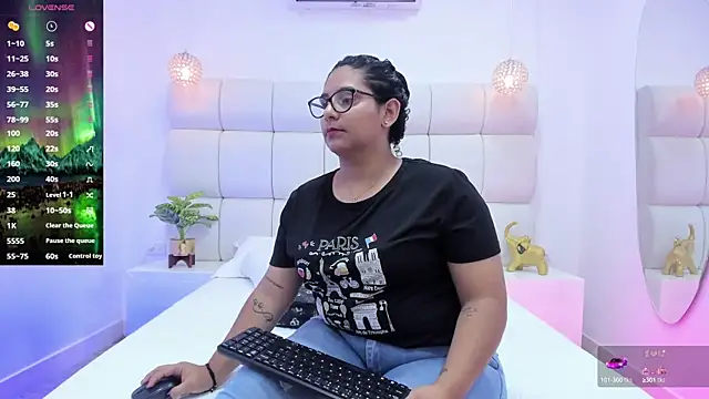 DanielleEvans  online show from September 2025 11:21:01 AM