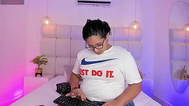 DanielleEvans  online show from September 2025 11:22:02 AM