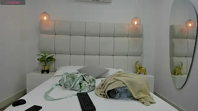 DanielleEvans  online show from October 2025 11:27:02 AM