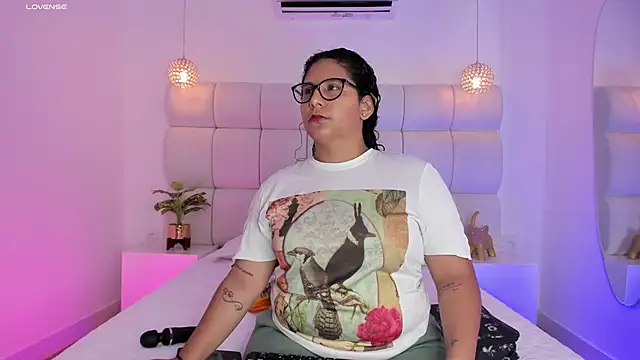 DanielleEvans  online show from October 2025 11:30:01 AM