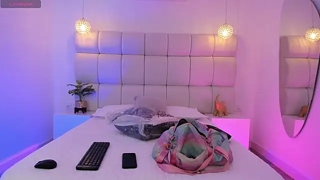 DanielleEvans  online show from October 2025 11:30:02 AM