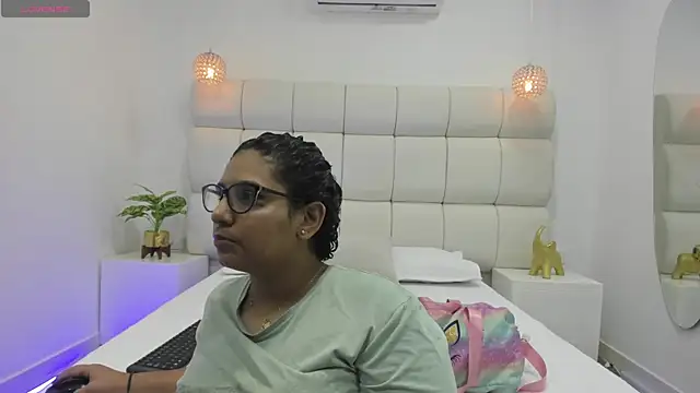 DanielleEvans  online show from October 2025 11:21:01 AM