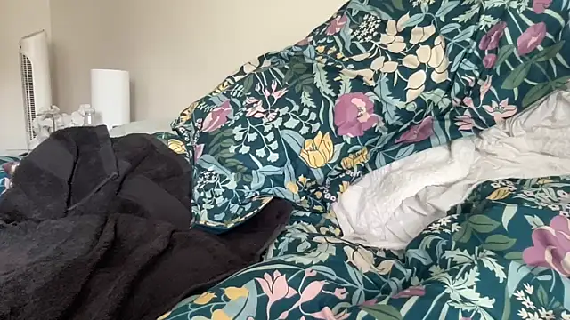 Snapshot of waveonce- chatting on April 2026 01:47:02 PM waveonce- online show from April 2026 01:47:02 PM