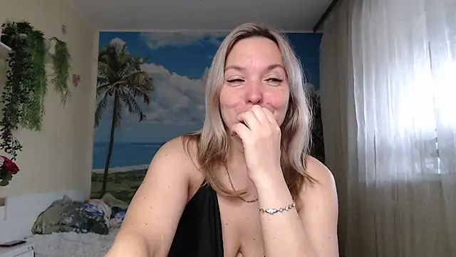 Snapshot of soaring_love chatting on September 2025 04:49:02 AM soaring love online show from September 2025 04:49:02 AM