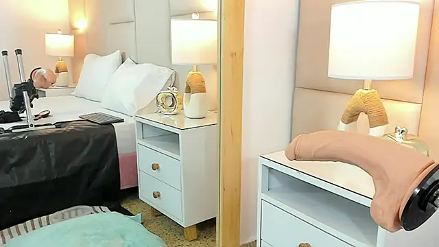 AntoniaRoss  online show from March 2025 08:05:01 PM