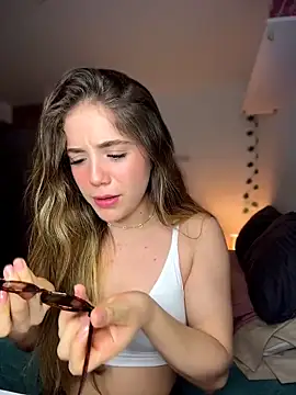 Snapshot of ShelbyHagen chatting on March 2026 02:28:01 AM ShelbyHagen online show from March 2026 02:28:01 AM