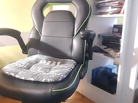 Snapshot of feathersify chatting on September 2025 05:09:02 AM feathersify online show from September 2025 05:09:02 AM