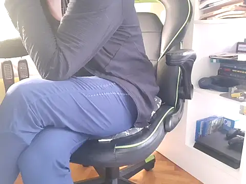 Snapshot of feathersify chatting on September 2025 06:17:01 AM feathersify online show from September 2025 06:17:01 AM