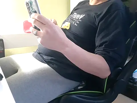 Snapshot of feathersify chatting on October 2025 06:36:02 AM feathersify online show from October 2025 06:36:02 AM