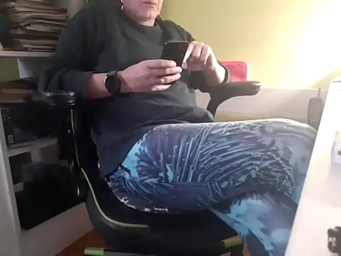 Snapshot of feathersify chatting on October 2025 08:38:01 AM feathersify online show from October 2025 08:38:01 AM