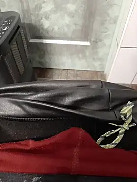 Snapshot of feathersify chatting on November 2025 06:58:01 AM feathersify online show from November 2025 06:58:01 AM