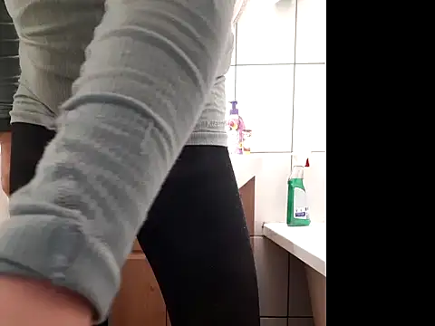 Snapshot of feathersify chatting on November 2025 06:52:01 AM feathersify online show from November 2025 06:52:01 AM