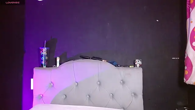 Red-moon1 online show from April 2026 05:18:02 AM