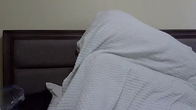 Luna Foxx22 online show from January 2026 04:01:01 PM