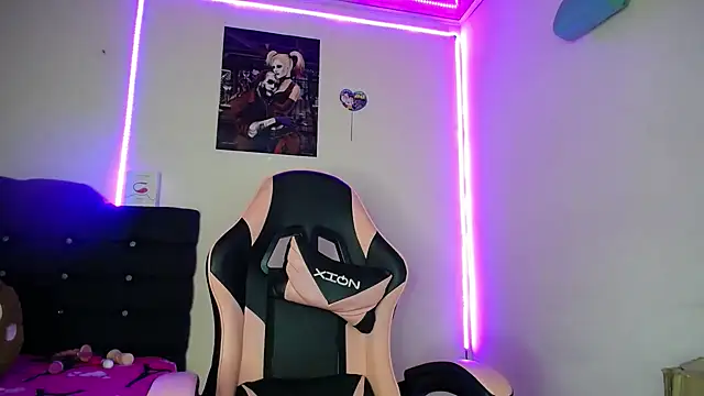 yuliana 19 online show from October 2025 11:11:01 AM