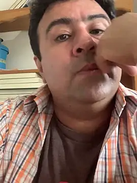 Snapshot of EmilianoGt chatting on October 2025 09:12:02 PM EmilianoGt online show from October 2025 09:12:02 PM