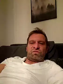 Snapshot of Mjn34 chatting on December 2025 06:41:01 AM Mjn34 online show from December 2025 06:41:01 AM