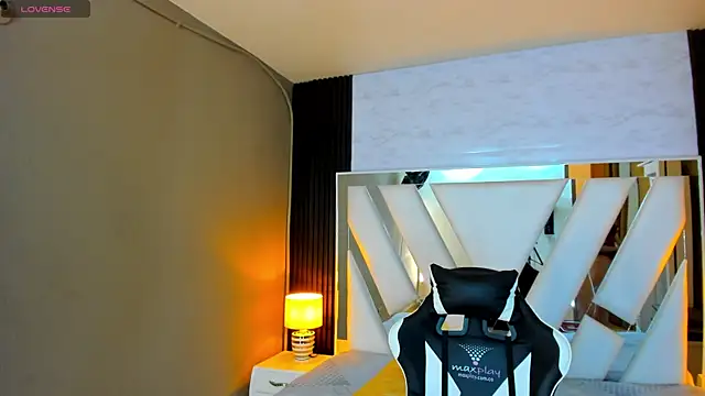 Linda4Petite online show from September 2025 01:27:01 PM