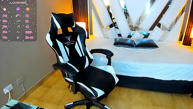 Linda4Petite online show from October 2025 06:06:01 PM