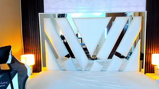 Linda4Petite online show from October 2025 06:08:02 PM