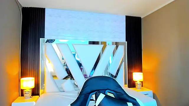 Linda4Petite online show from November 2025 06:20:02 PM