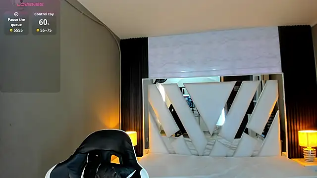 Snapshot of Linda4Petite chatting on March 2026 06:14:02 PM Linda4Petite online show from March 2026 06:14:02 PM