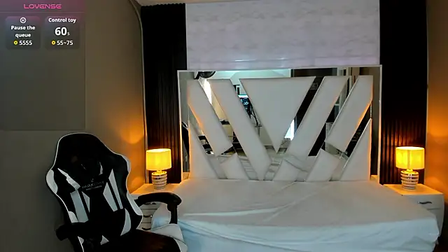 Snapshot of Linda4Petite chatting on March 2026 06:13:01 PM Linda4Petite online show from March 2026 06:13:01 PM