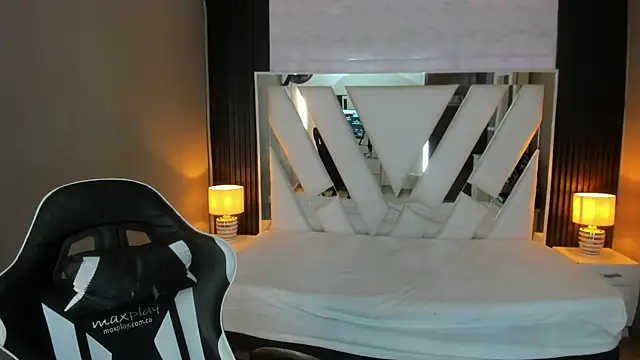 Snapshot of Linda4Petite chatting on April 2026 06:08:02 PM Linda4Petite online show from April 2026 06:08:02 PM