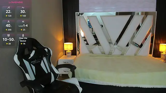 Snapshot of Linda4Petite chatting on April 2026 06:34:02 PM Linda4Petite online show from April 2026 06:34:02 PM