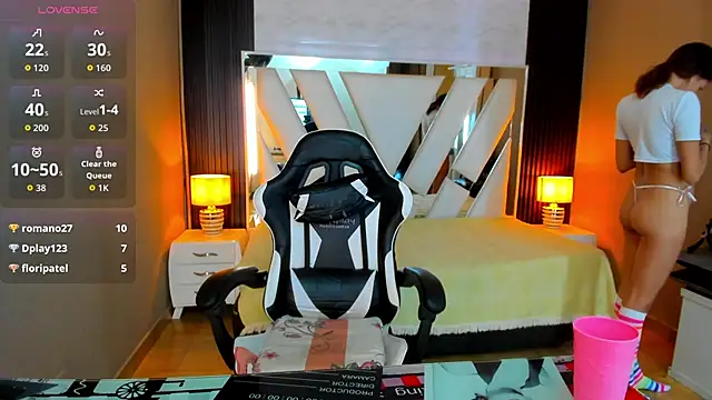 Snapshot of Linda4Petite chatting on April 2026 06:42:01 PM Linda4Petite online show from April 2026 06:42:01 PM